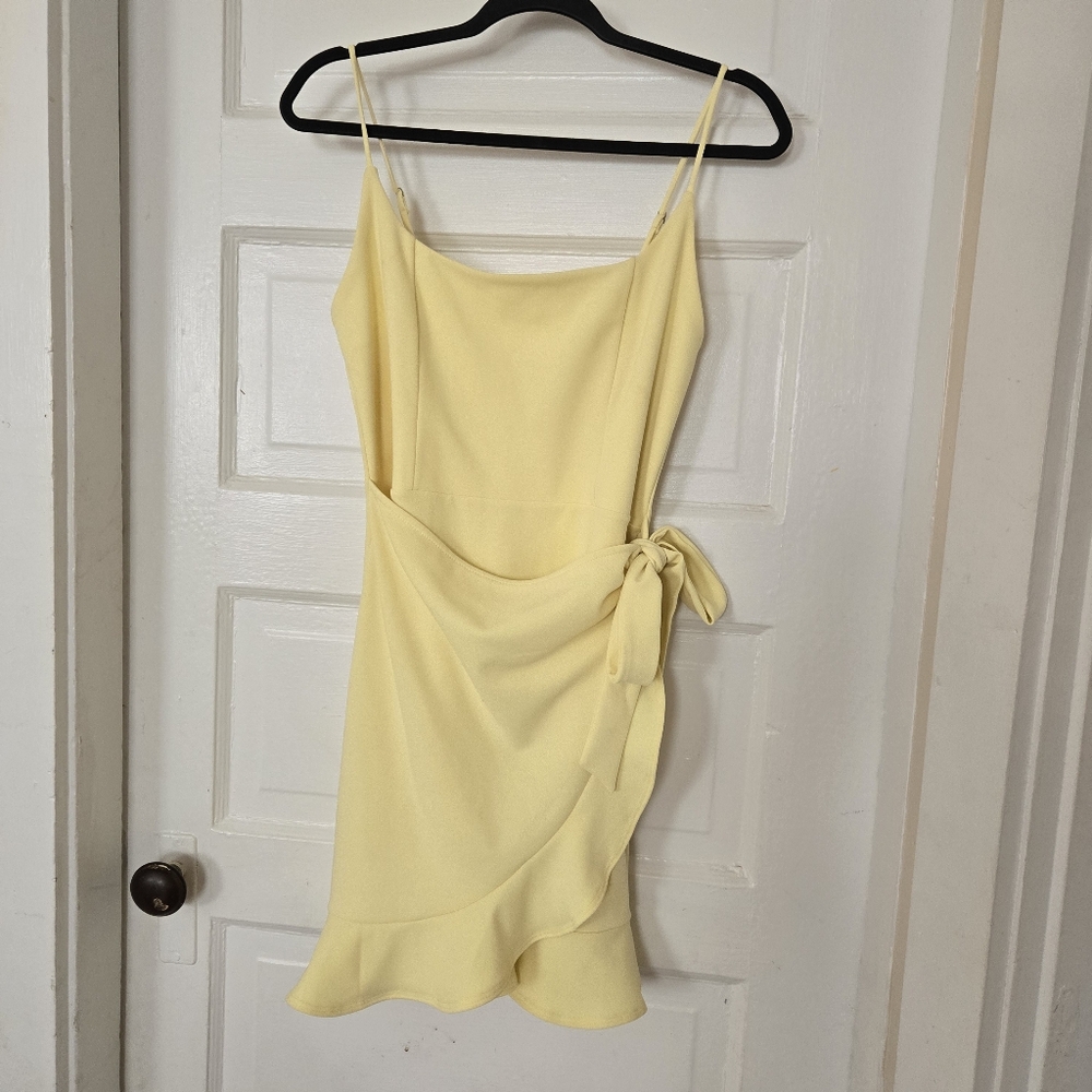 Lucy in the Sky Capri Ruffle Tie Dress light yellow size L